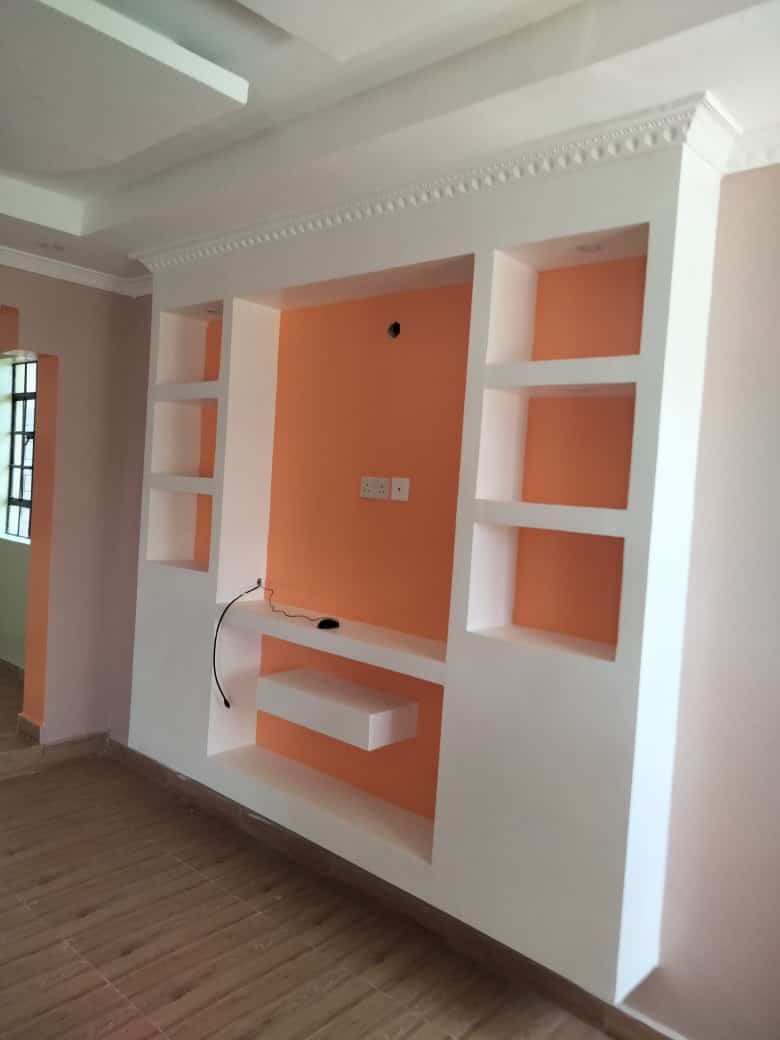 Feature wall with niches