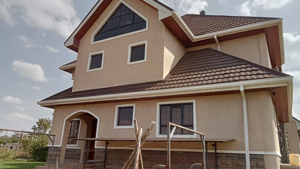 Two-tone gabled home
