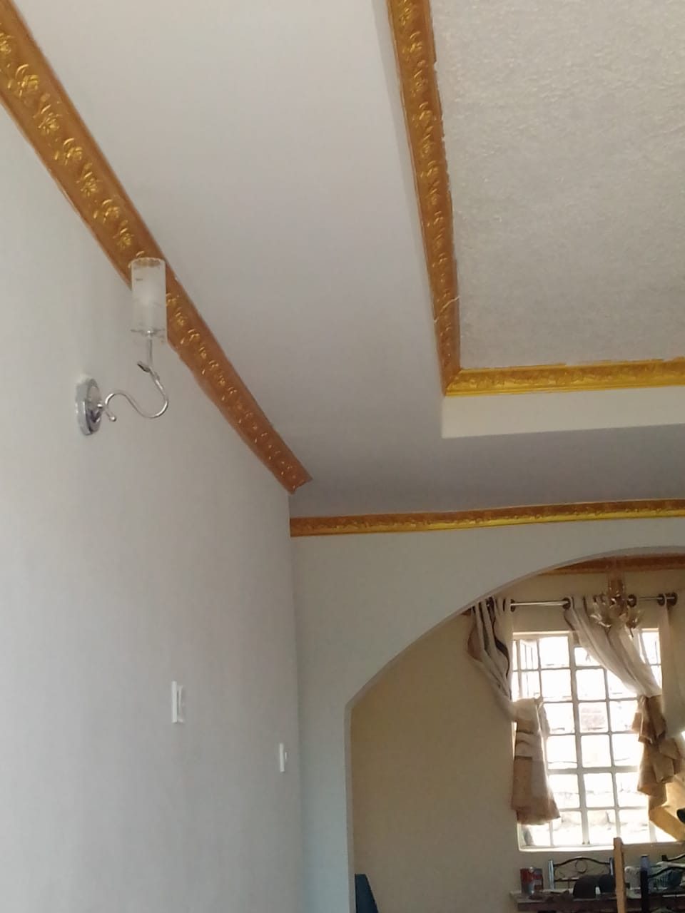 Ceiling with gilded cornice detail