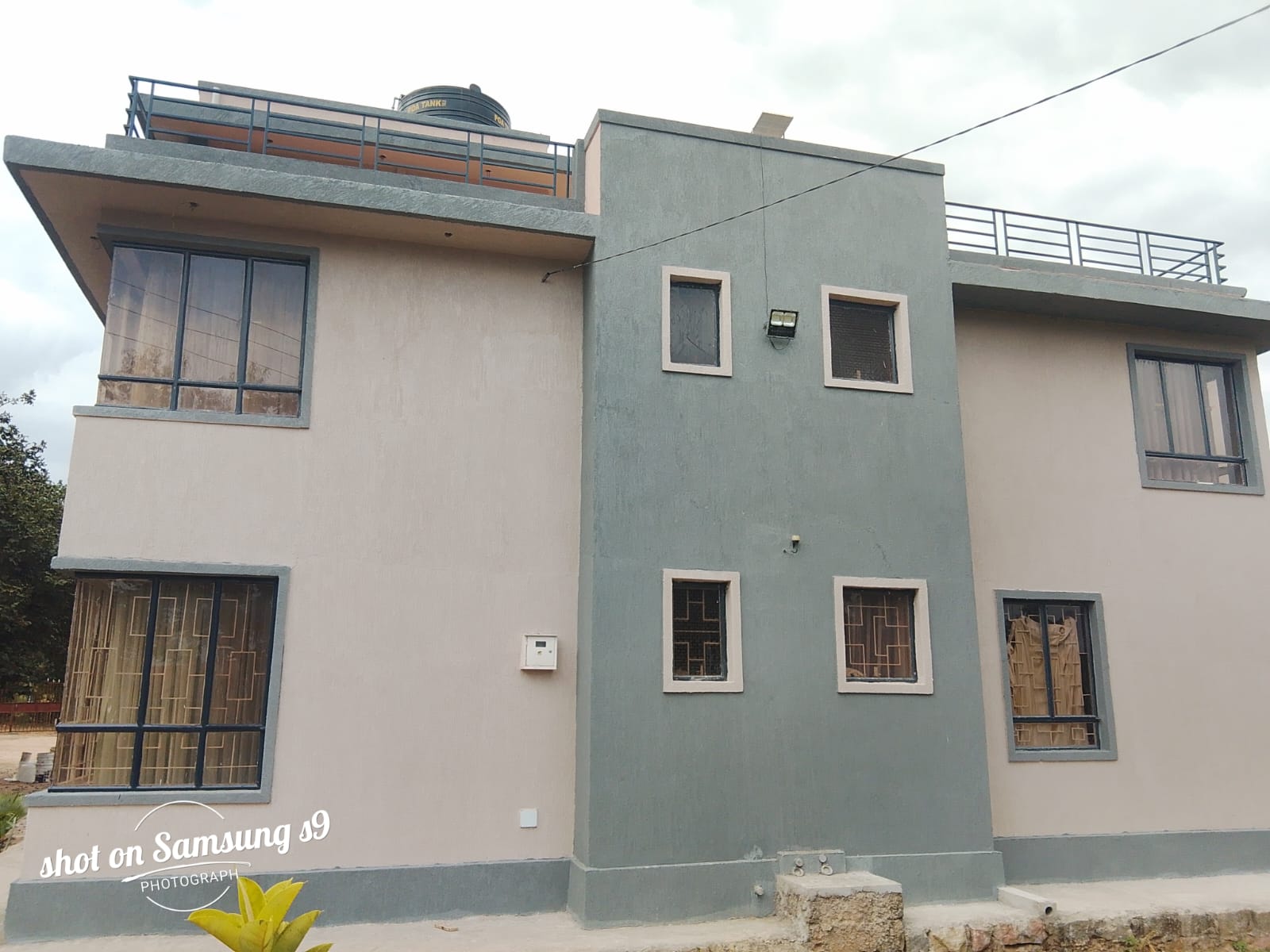 A two-tone home in the Warm Earth collection